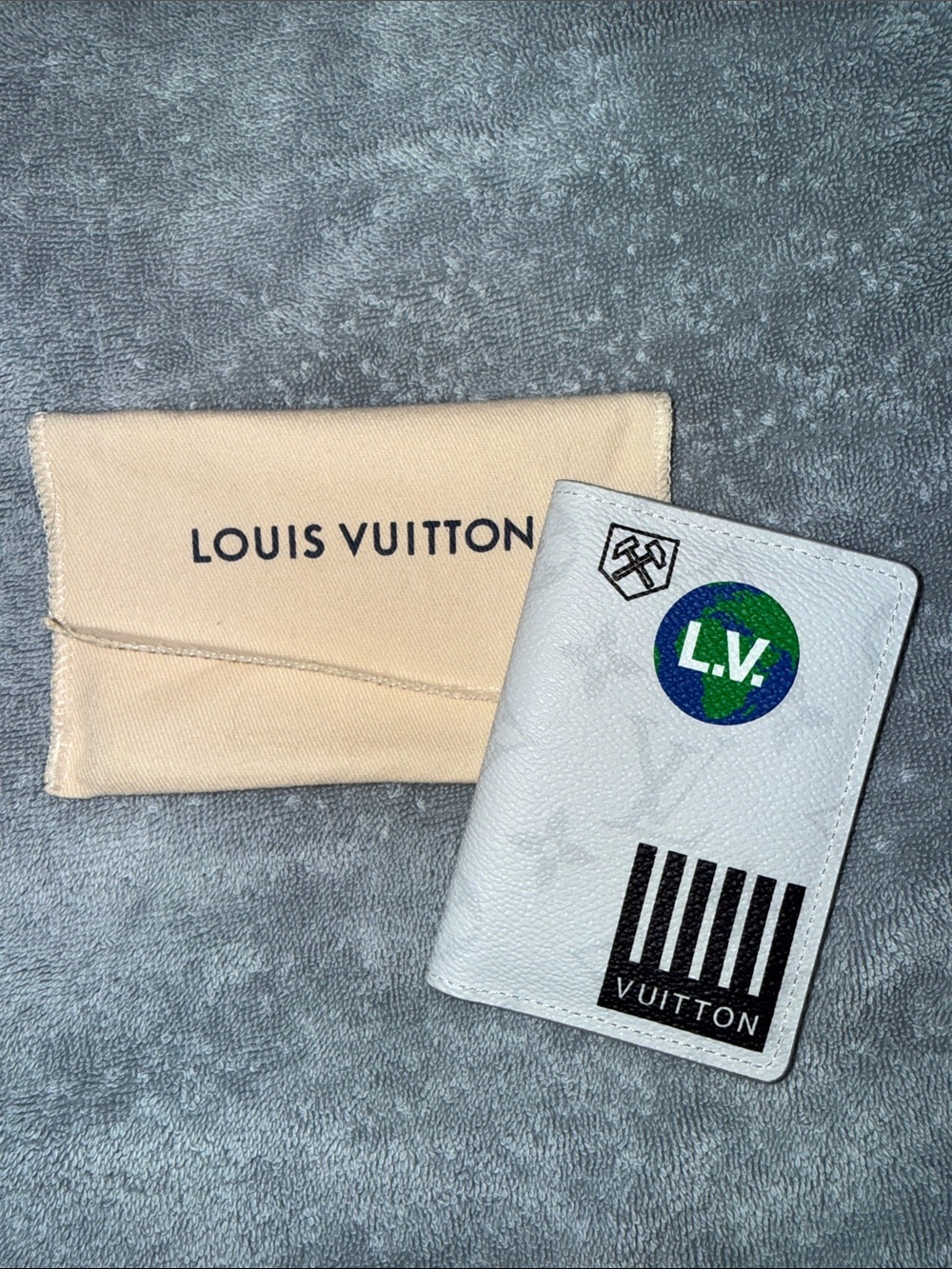 Louis Vuitton White Graphic Liberty Card Holder - Picture 2 of 3